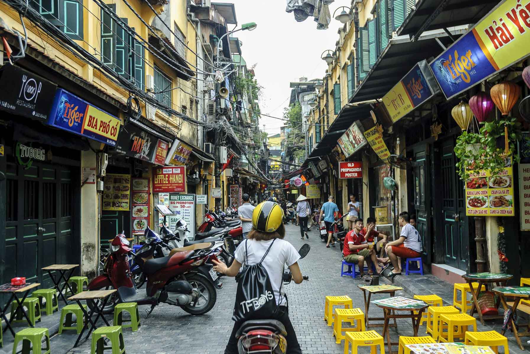 /fm/Files//Pictures/Ido Uploads(1)/Asia/Vietnam/Hanoi/Hanoi - Day Stree Life Motorbike Lady Women Shops - NS - SS.jpg